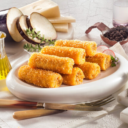 Μπουρεκάκια μελιτζάνας με τυριά, μπέικον & καραμελωμένα κρεμμύδια
